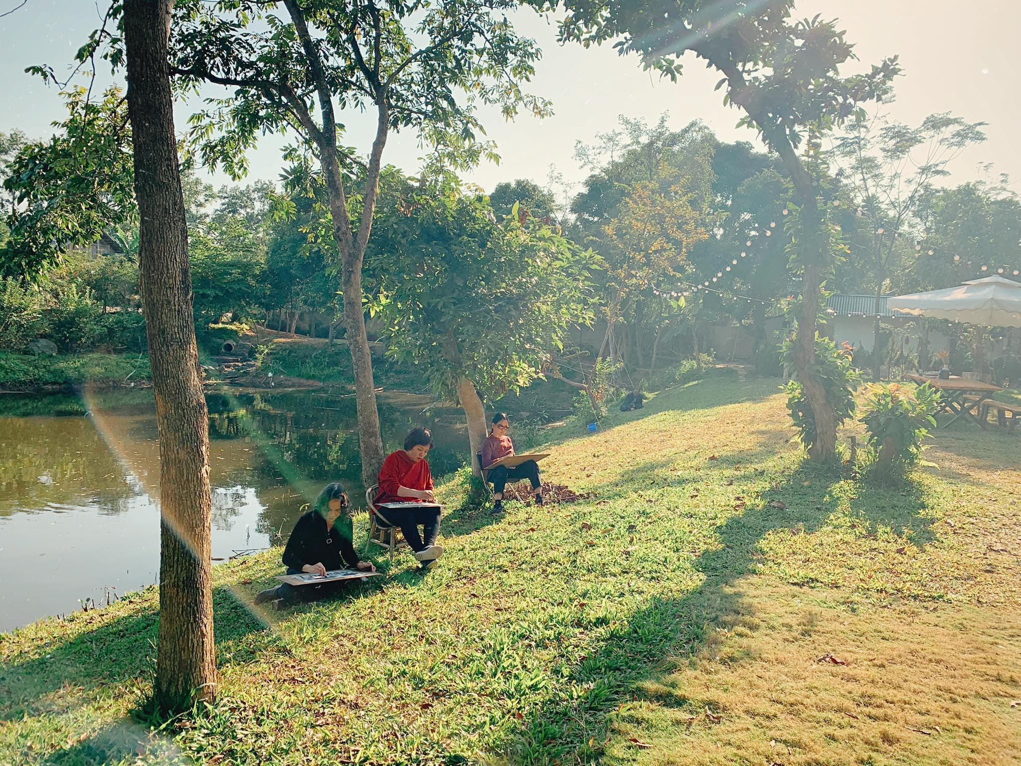 Mỹ Thuật Bụi phối hợp cùng Queen’s Homestay tổ chức Du hoạ ngoài trời
