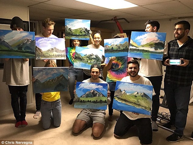 Các bạn trẻ được truyền cảm hứng vẽ tranh từ Bob Ross