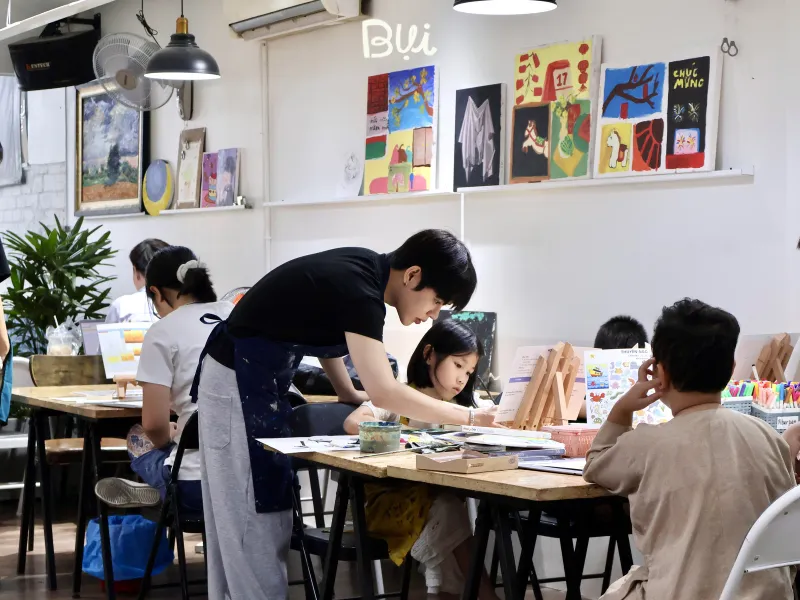 Cách Mỹ Thuật Bụi tổ chức lớp học vẽ cho bé