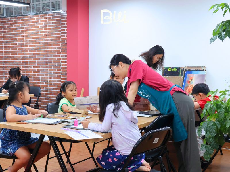 Điểm khác biệt của lớp vẽ cho bé Mỹ Thuật Bụi cơ sở quận 8