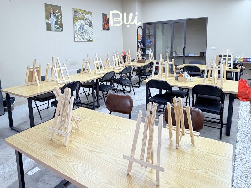 Không gian lớp học vẽ ở Long Biên của Bụi Nhỏ