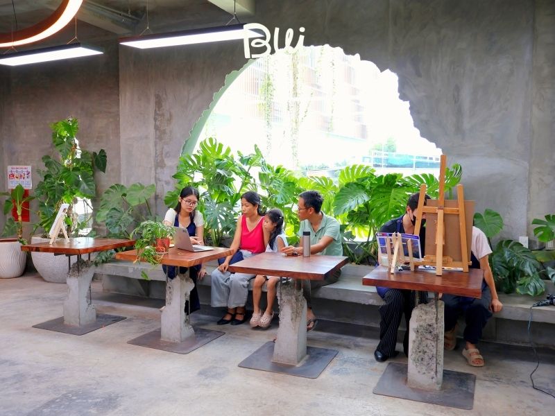 Đội ngũ giáo viên tại Bụi giàu kinh nghiệm và tận tâm