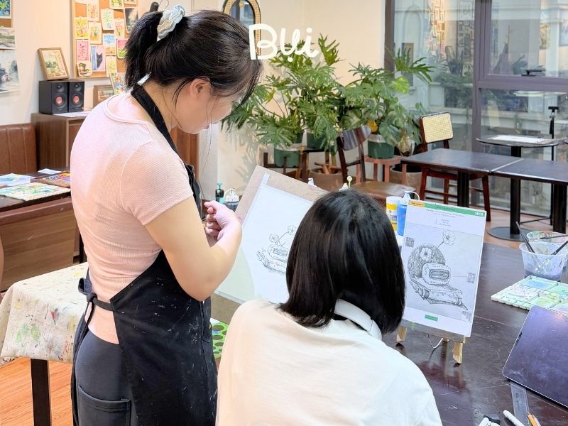 Giảng viên tại Bụi đồng hành với từng học viên
