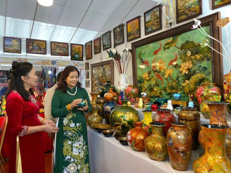 Làng nghề sơn mài Hạ Thái (Hà Nội)