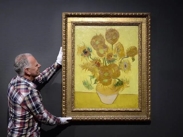 Bức họa Hoa hướng dương tại Bảo tàng Van Gogh đang được theo dõi nghiêm ngặt về biến đổi sắc tố Bức họa Hoa hướng dương tại Bảo tàng Van Gogh đang được theo dõi nghiêm ngặt về biến đổi sắc tố