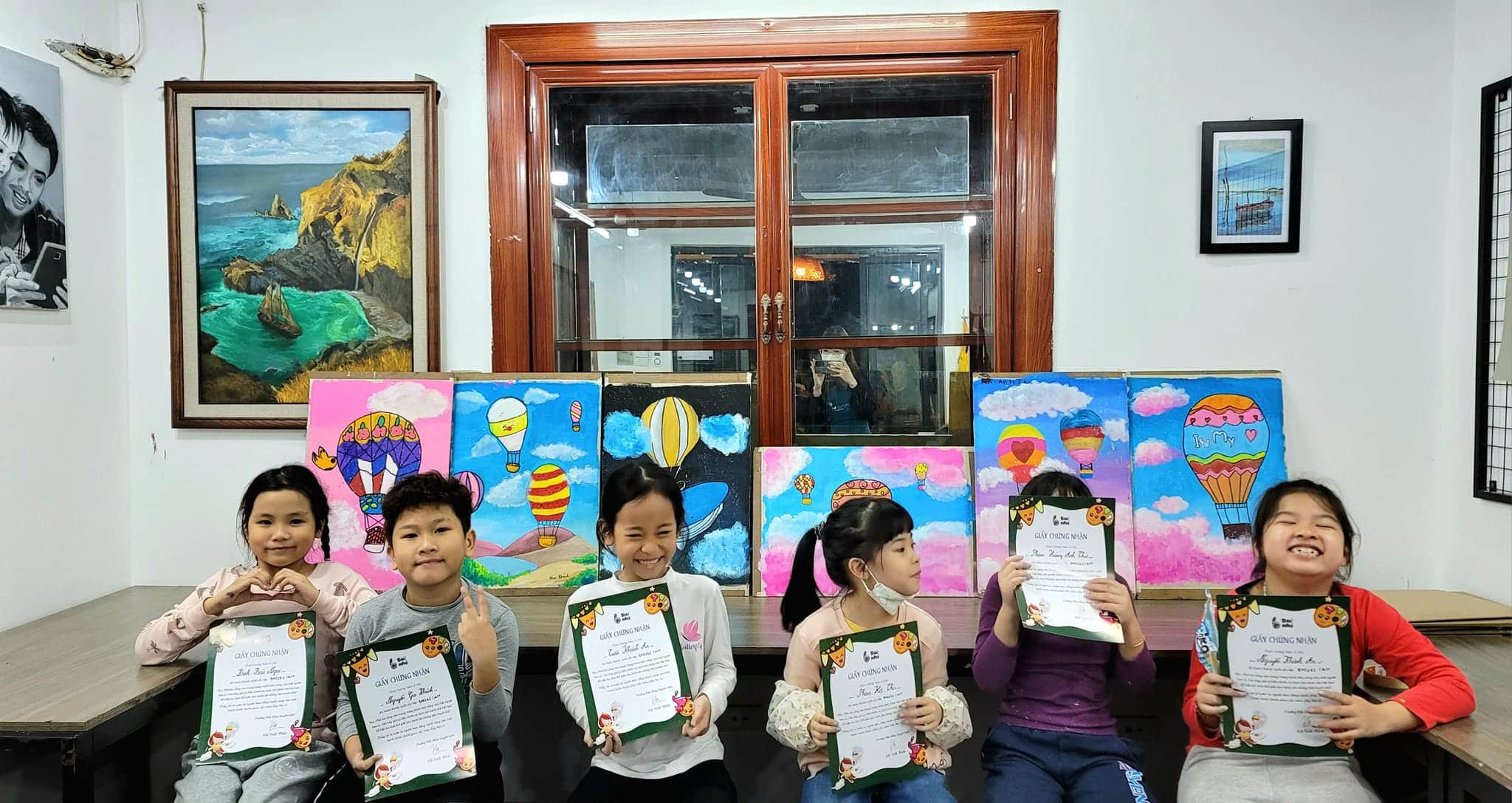 8 tuổi mở lớp dạy vẽ em bé Hà Nội gây chú ý khắp MXH nhờ bộ tranh về  COVID19