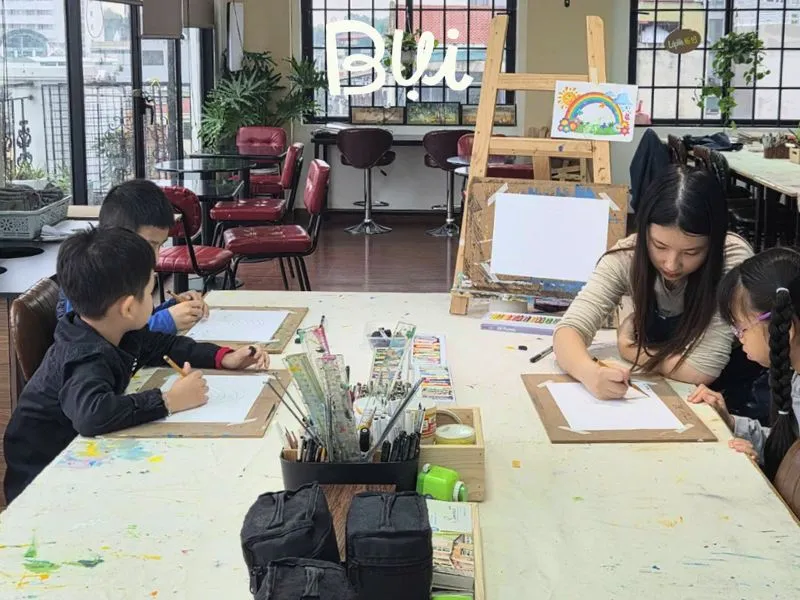 Lớp dạy vẽ Mỹ Thuật Bụi - Thụy Khuê