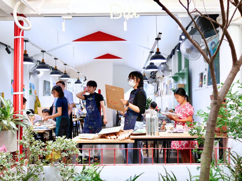 Đội ngũ giảng viên tại Bụi luôn đồng hành cùng học viên Đội ngũ giảng viên tại Bụi luôn đồng hành cùng học viên