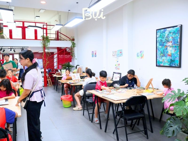 Không gian lớp học tại lớp vẽ cho bé Mỹ Thuật Bụi Gò Vấp