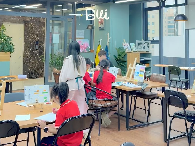 Không gian lớp học vẽ ở Long Biên của Bụi Nhỏ