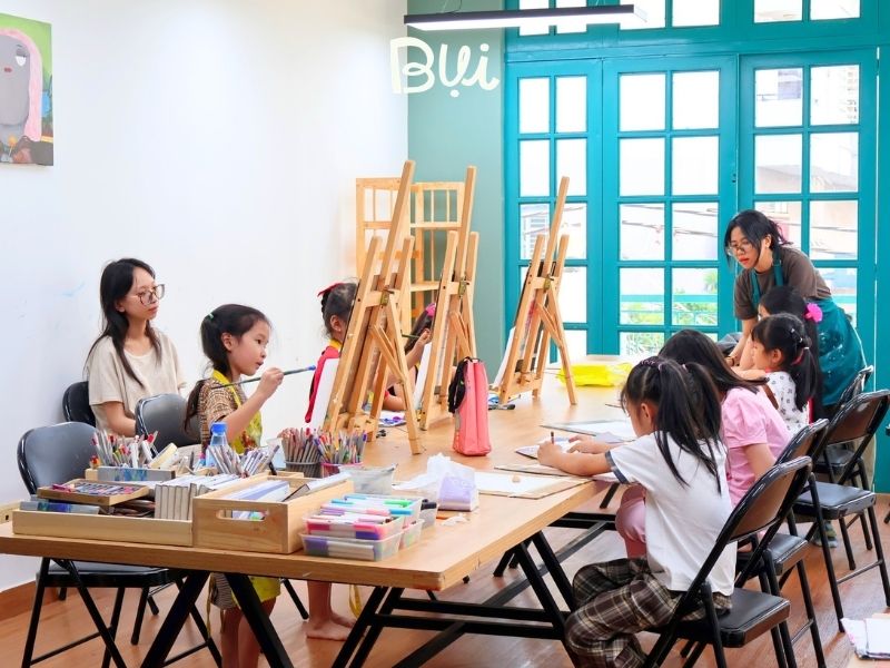 Không gian học tại Mỹ Thuật Bụi Quận 2