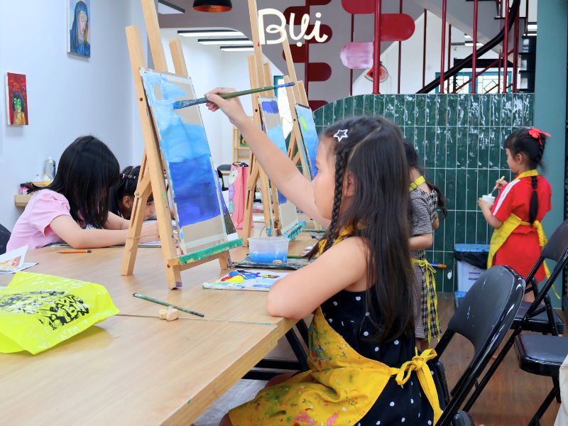 Lớp dạy vẽ thiếu nhi Quận 7 giúp bé phát triển tư duy sáng tạo và khả năng quan sát Lớp dạy vẽ thiếu nhi Quận 7 giúp bé phát triển tư duy sáng tạo và khả năng quan sát
