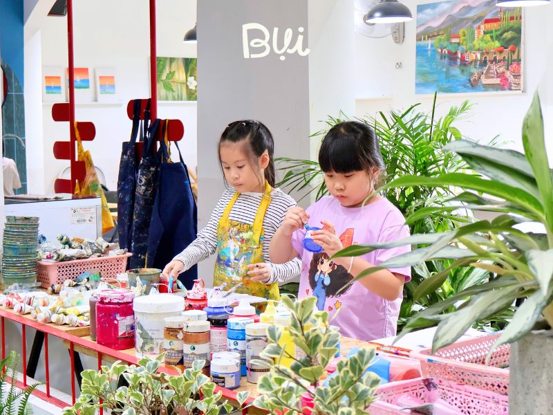 Lớp vẽ cho bé Quận 4 giúp con rèn tư duy sáng tạo và sự tập trung