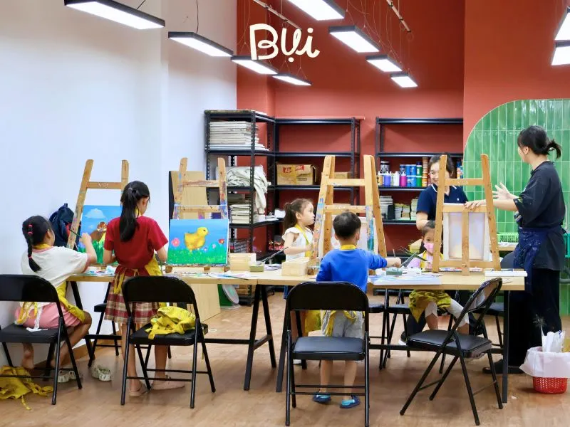 Mỹ Thuật Bụi - Lớp học vẽ cho bé Quận Tân Phú khơi gợi sáng tạo, vừa học vừa chơi