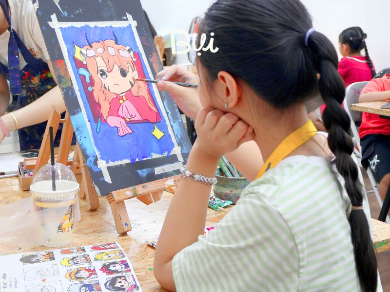 Bé học vẽ anime tại lớp Anime minh họa Mỹ Thuật Bụi