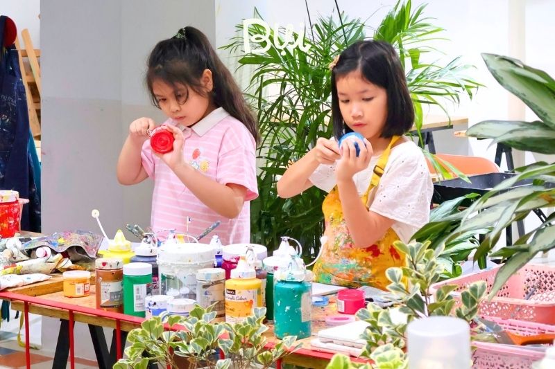 Cách dạy vẽ cho trẻ em thiếu nhi, mầm non theo từng độ tuổi 2 Không gian và dụng cụ học vẽ cho bé
