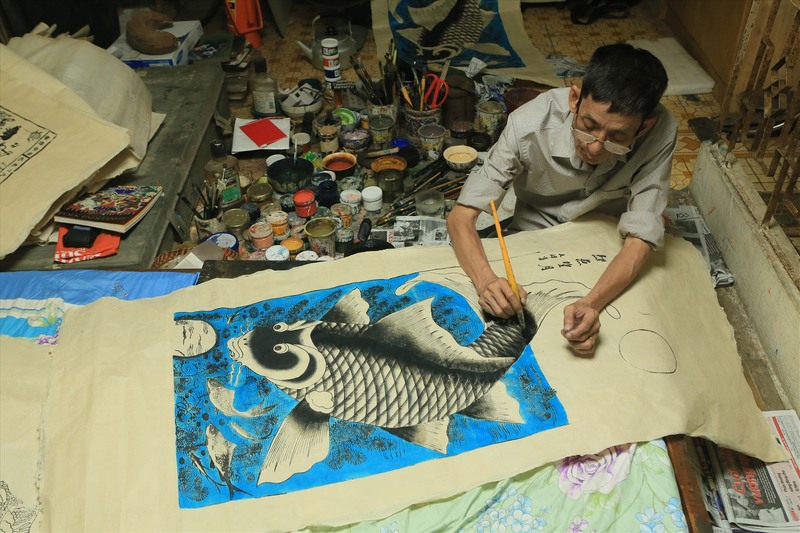 Kỹ thuật "nửa in nửa vẽ", bí quyết làm nên linh hồn tranh Hàng Trống