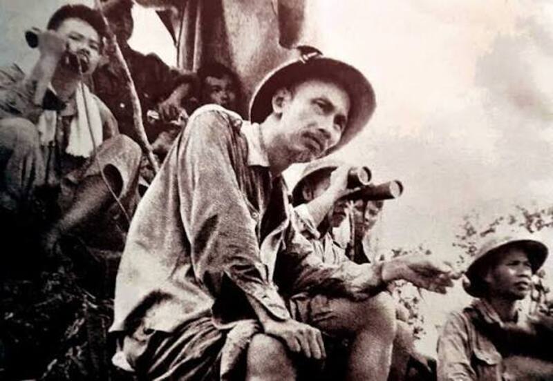 “Bác Hồ ở chiến khu Việt Bắc” - Bảo vật quốc gia của Mỹ thuật Việt Nam 4 Giai đoạn Bác Hồ ở chiến khu Việt Bắc từ năm 1941 - 1954