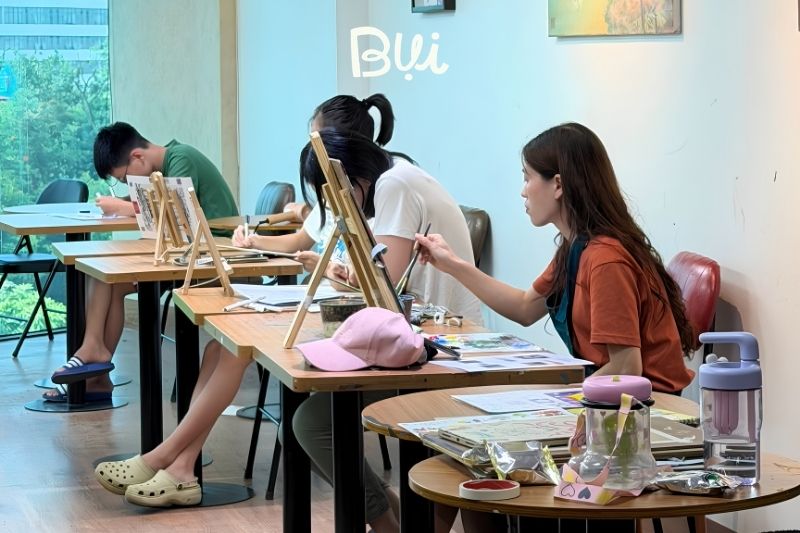 Lớp học vẽ thư giãn cho người lớn