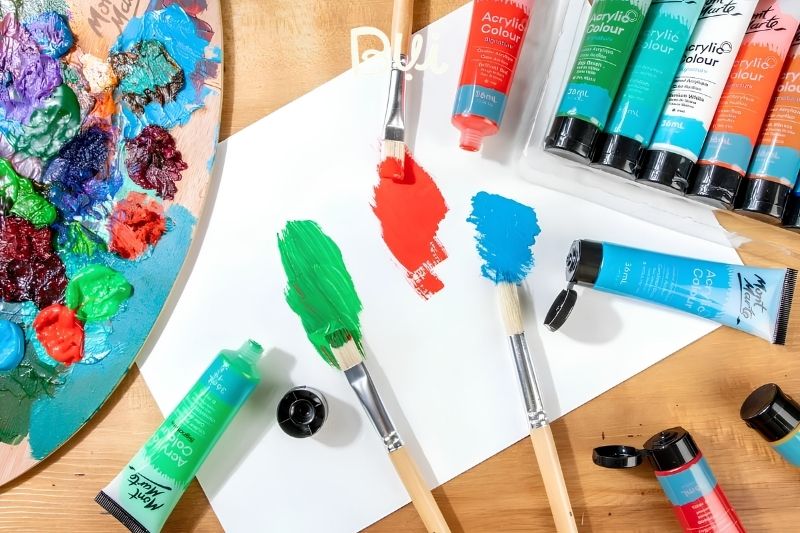Màu acrylic đa số không độc hại nếu mua loại đạt chuẩn an toàn