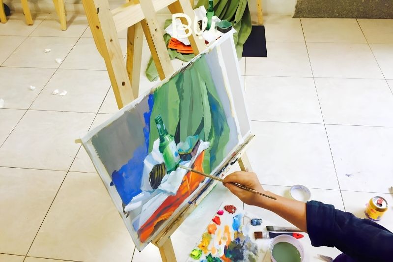 Lớp học vẽ hình họa 5 Sự khác biệt trong phương pháp đào tạo tại Mỹ Thuật Bụi